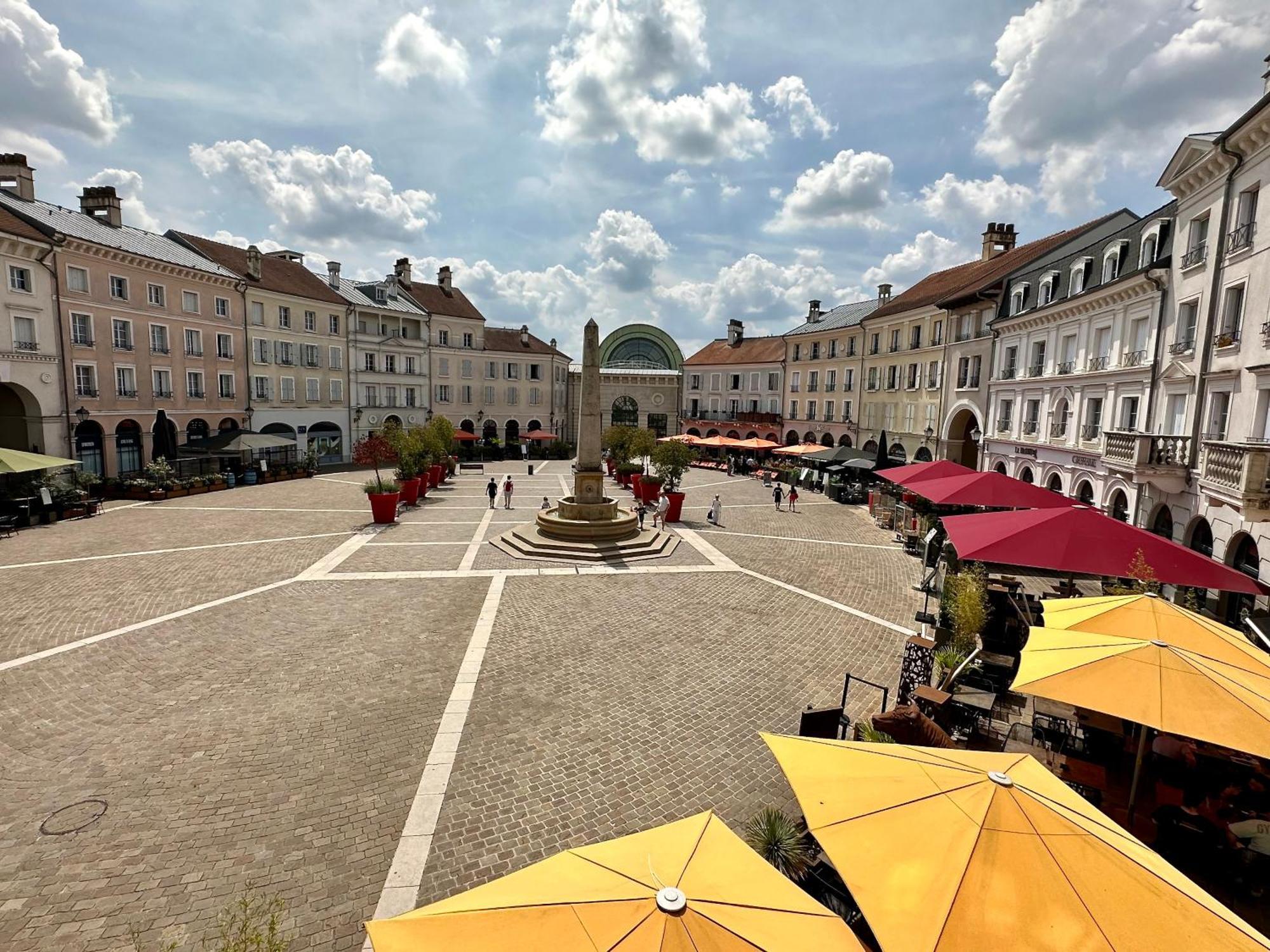 Appt Vue Place De Toscane - 4Min Disneyland-Paris Serris Bagian luar foto