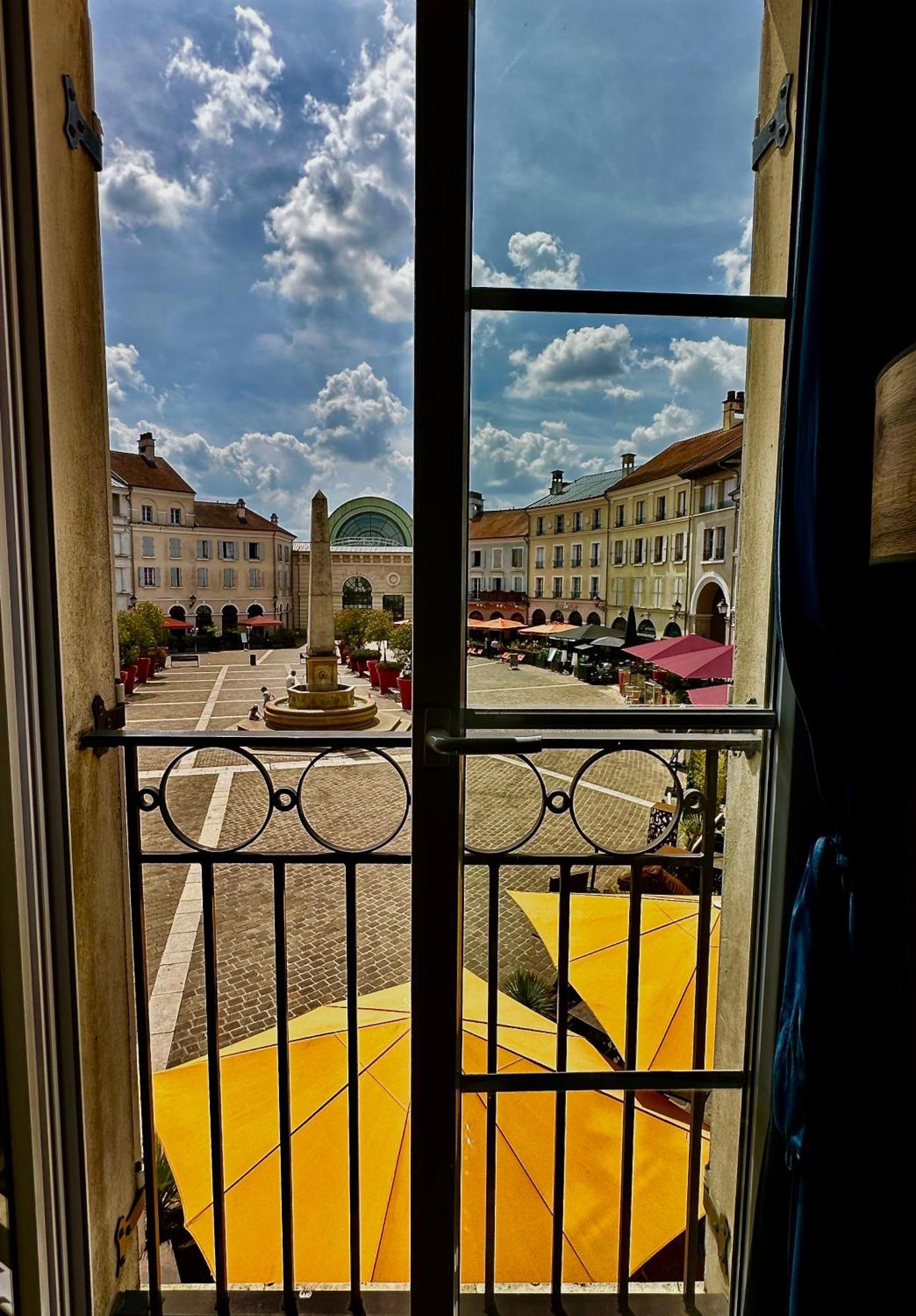 Appt Vue Place De Toscane - 4Min Disneyland-Paris Serris Bagian luar foto