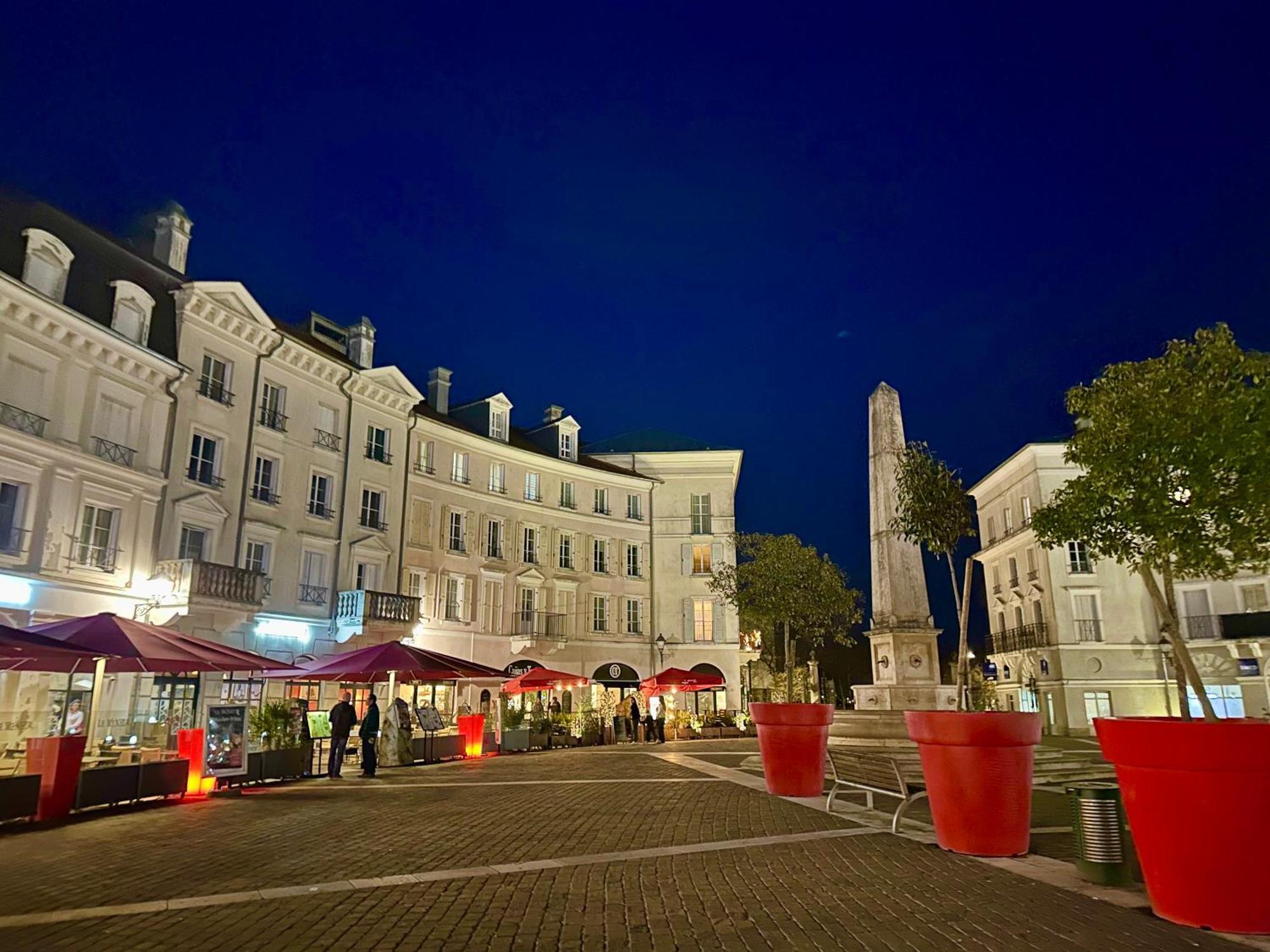 Appt Vue Place De Toscane - 4Min Disneyland-Paris Serris Bagian luar foto